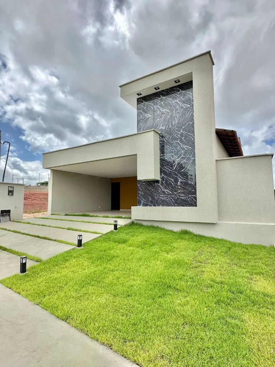Casa térrea no Aldebaran Leste com 03 suítes