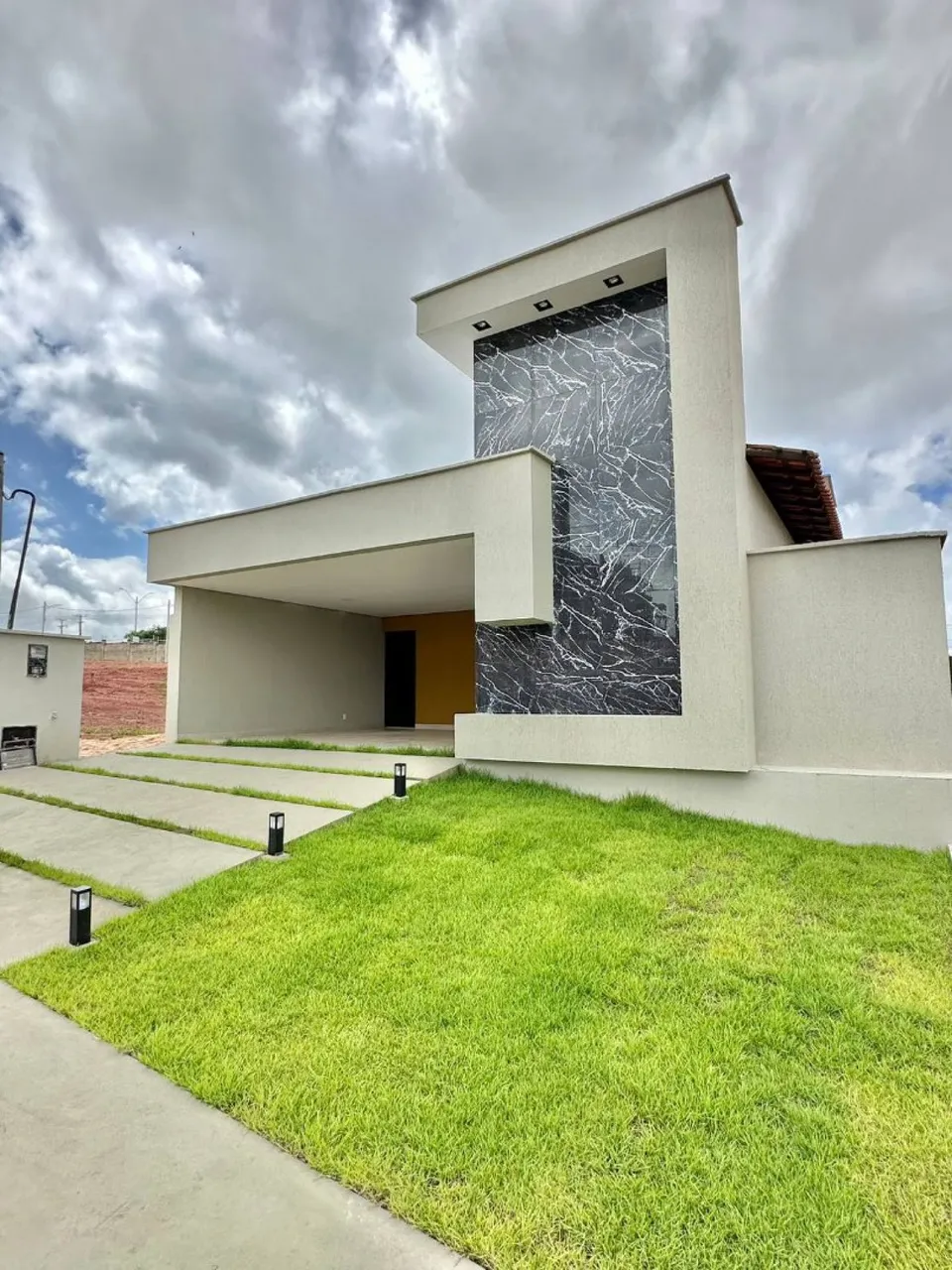 Casa térrea no Aldebaran Leste com 03 suítes