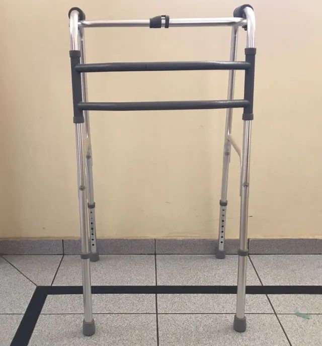 Andador e muleta absolutamente novos - Foto 2