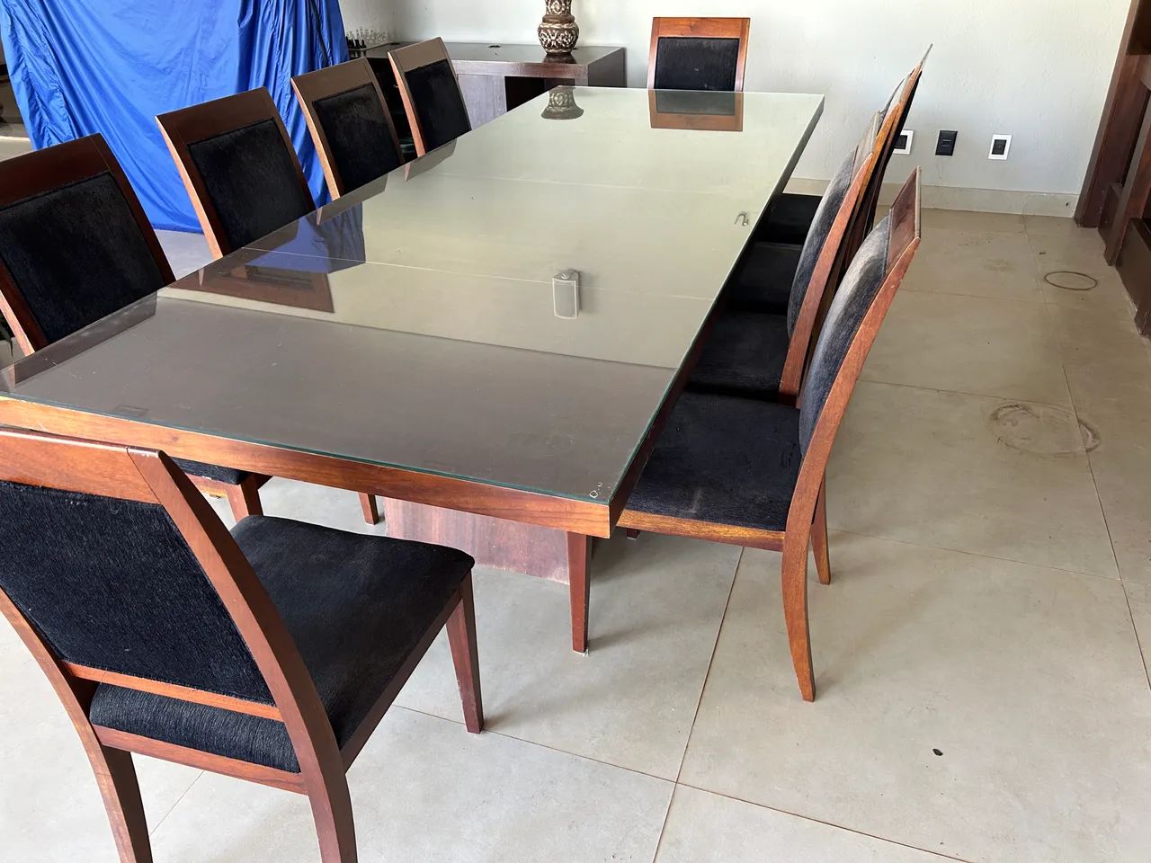 Mesa com 10 cadeiras