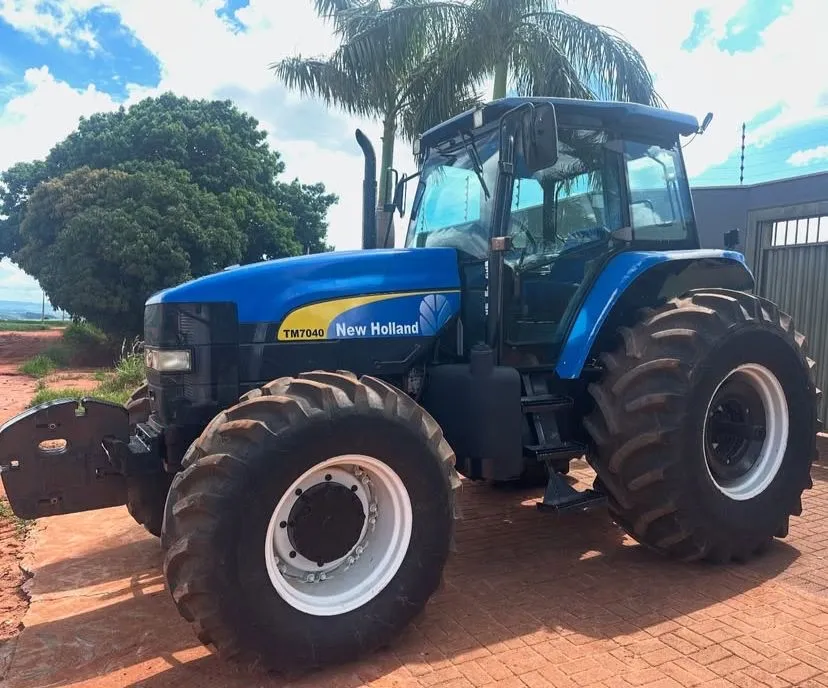 New Holland TM7040