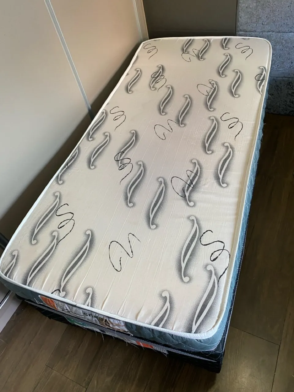 Cama Box e Colchão solteiro