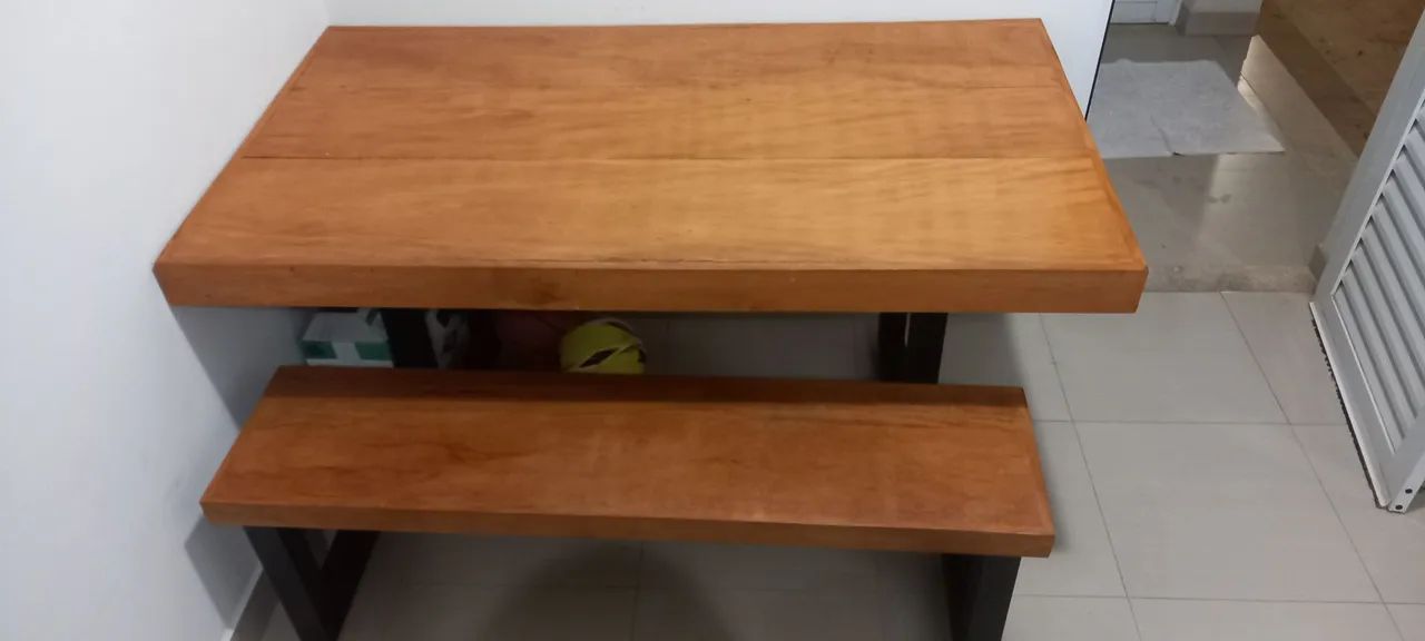 MESA E BANCO EM MADEIRA DE DEMOLIÇÃO MACIÇA  - Foto 2