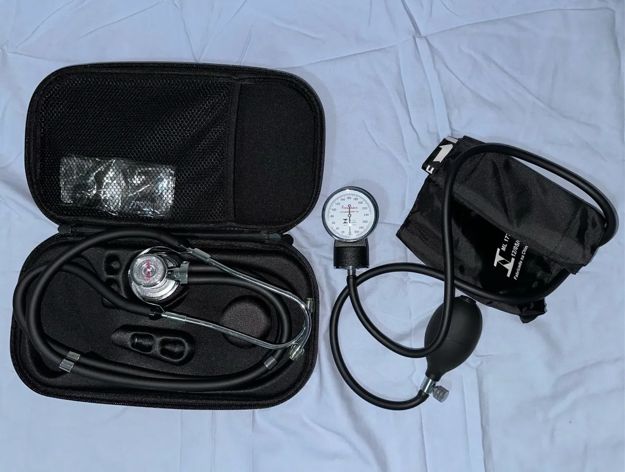Kit Estetoscópio + Esfigmomanômetro Premium