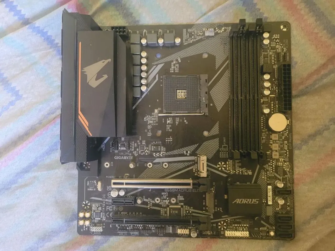 Placa-Mãe Gigabyte B550M Aorus Elite Rev 1.3