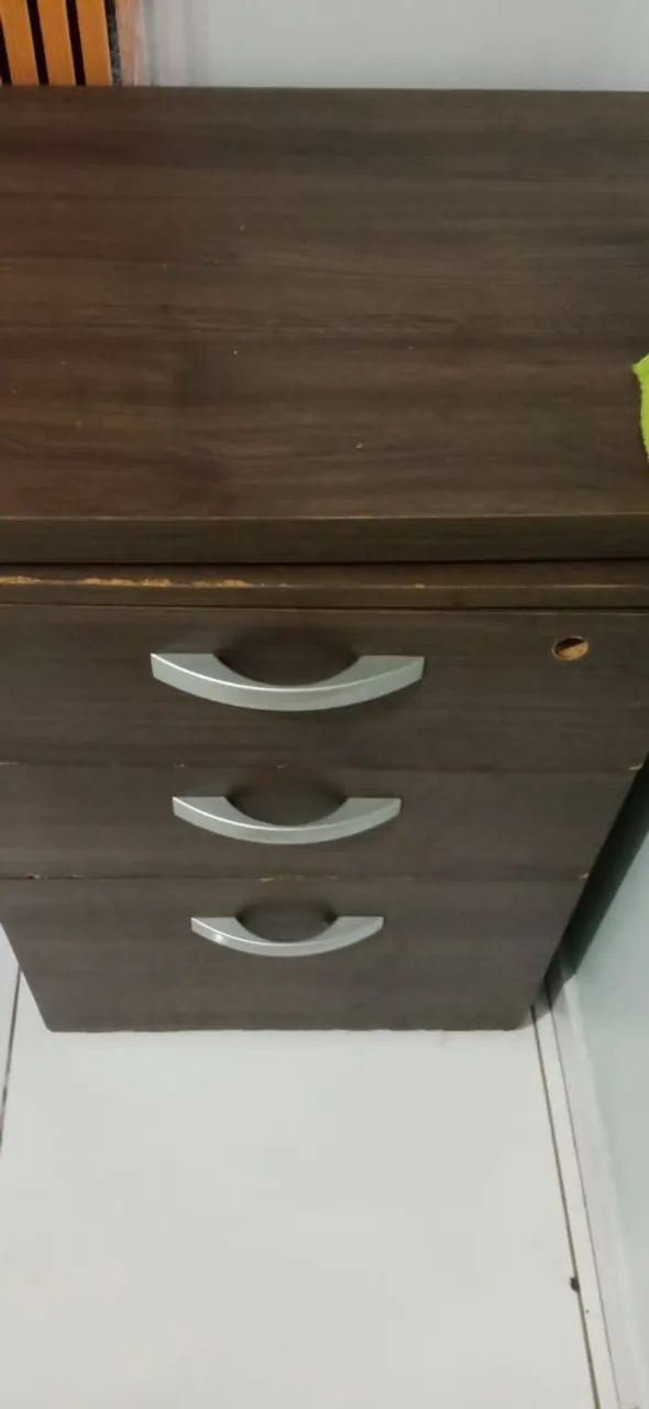 Mesa em L 150x60 + mesa auxiliar com 3 gaveteiros Veneza65060624258435125