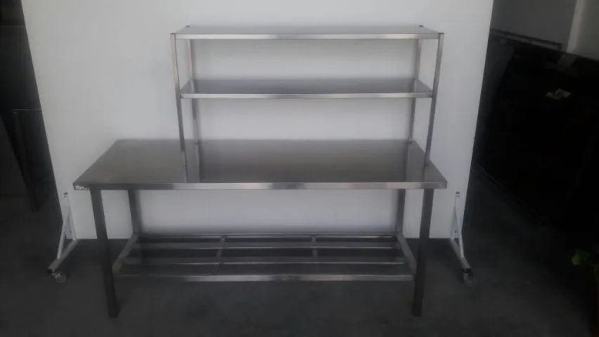 Mesa industrial nova em Aço inox - com prateleira de apoio - temos diversas medidas - Foto 2