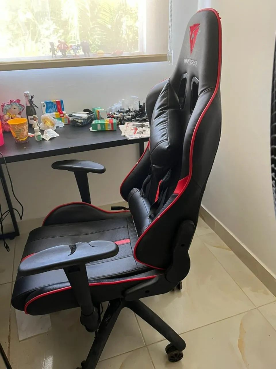 Cadeira Gamer ThunderX3 - usada (com detalhes) - ótima pra quem quer conforto barato - Foto 2