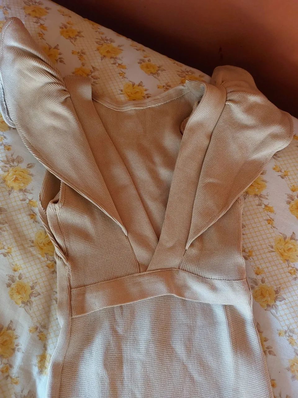 Vestido de Malha Bege - decotado