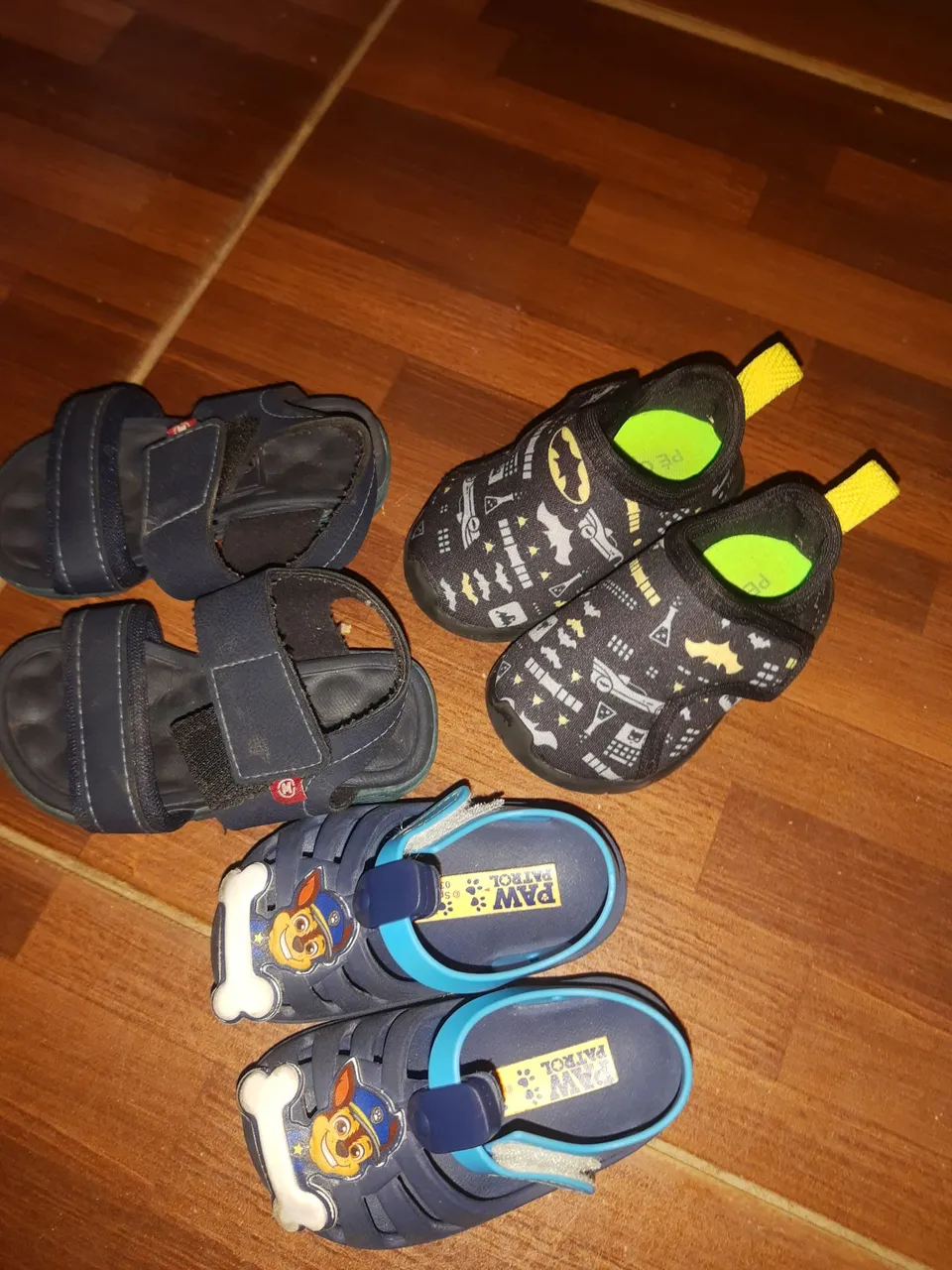 Sapatos infantis diversos - Paw Patrol e Batman