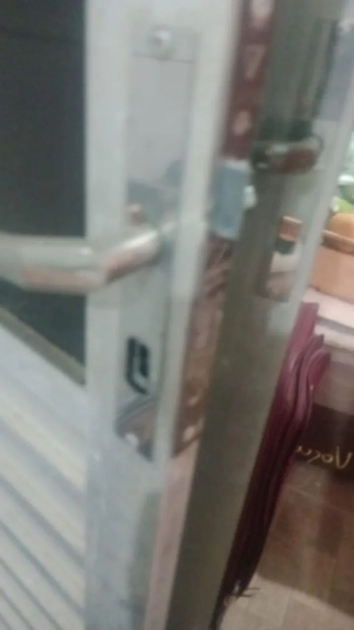 Vendo janela de alumínio 80 pôr 80 nova sem uso R$120 - Foto 3