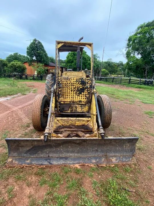 Trator + Lâmina CBT 2105 - Motor Mercedes 252 - Foto 2