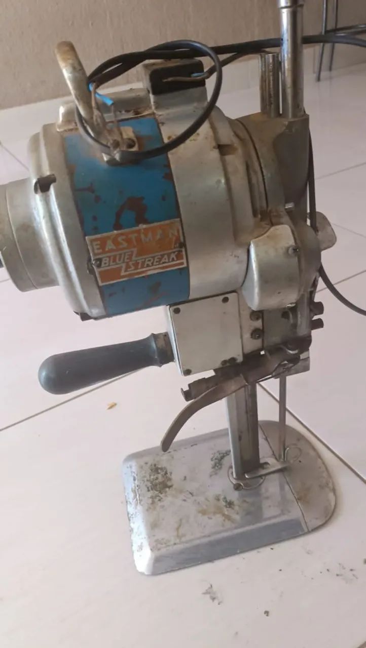 Máquina de corte oito peladas precisando de revisão ótimo preço  - Foto 3