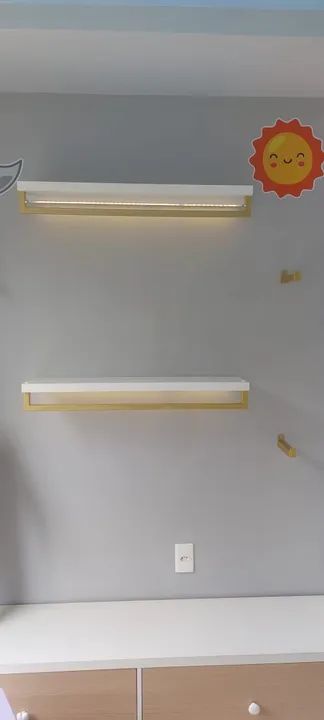 Prateleira de parede com arara  - Foto 3