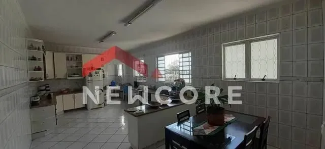 Sobrado em Avenida da Saudade - Centro. - Centro - Tremembé/SP