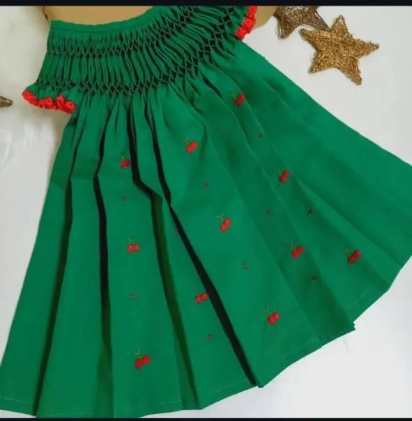Vestido abelhinha verde com bordado cereja  - Foto 2