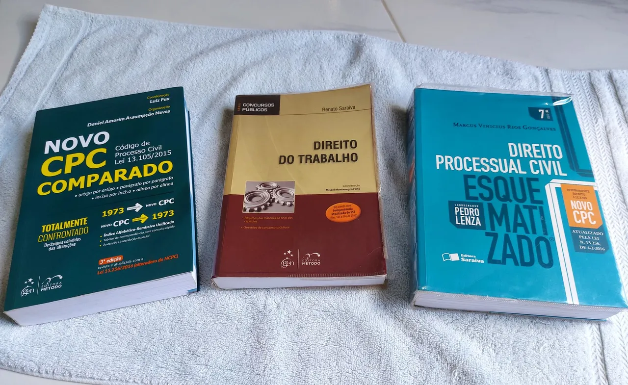 LIVROS DE DIREITO.