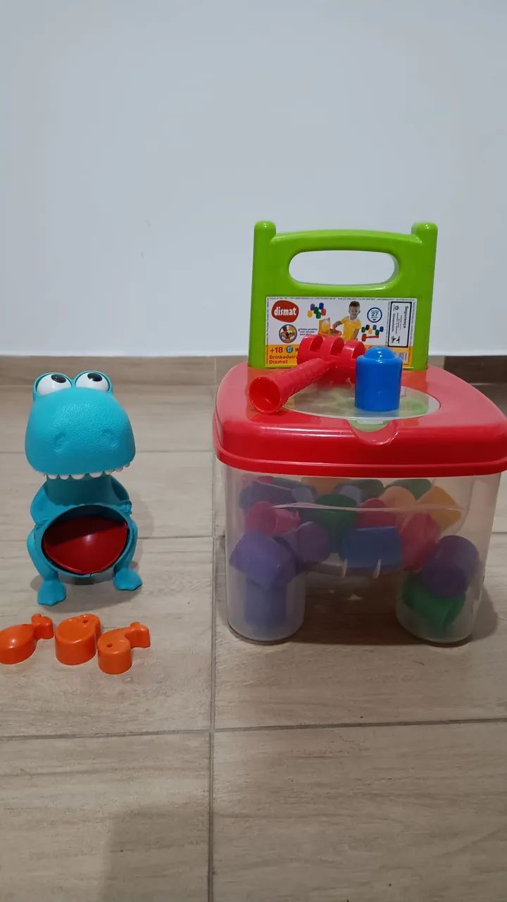 Brinquedos - Dinossauro e Cadeirinha bate-bate pinos - Foto 2