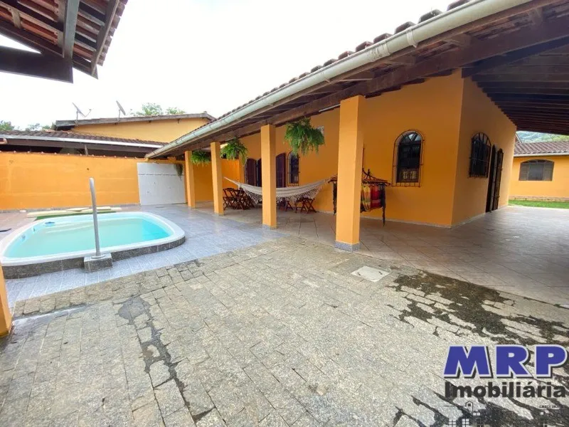 Casa com piscina à venda em Ubatuba. 3 dormitórios. Sertão da Quina.