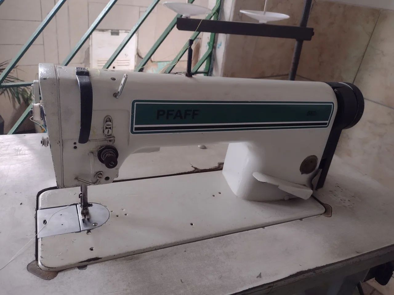 Máquina de Costura Industrial Pfaff