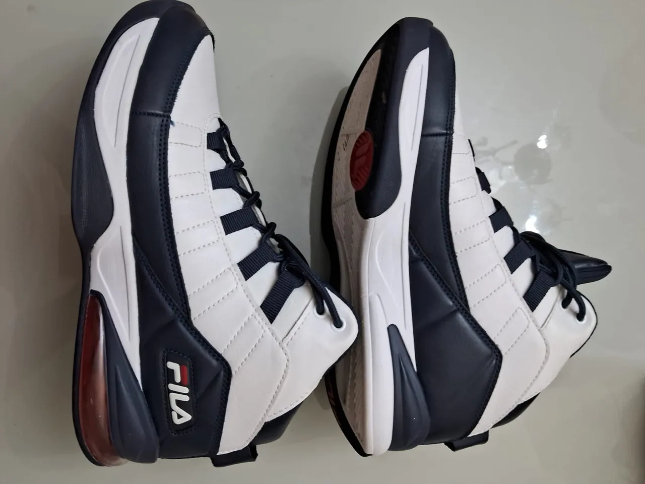 Tênis Fila Azul e Branco