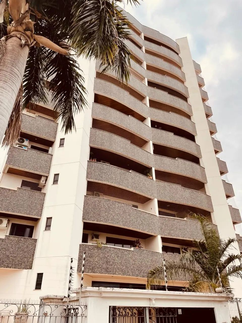Apartamento para venda possui 160 metros quadrados com 3 quartos em Araés - Cuiabá - MT