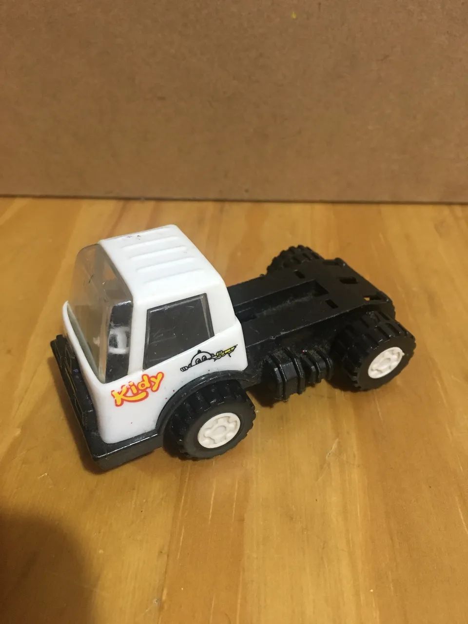 Caminhão Pevi antigo miniatura 