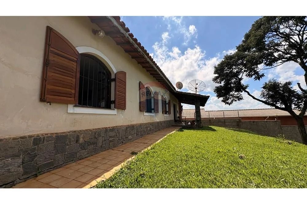 Casa com Vista para as Montanhas, Varanda e Terreno Amplo - Foto 4