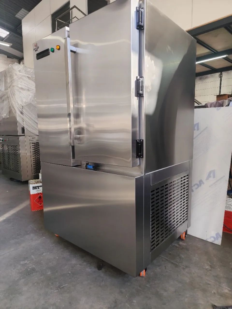 Mini câmara inox -18°C 1300L 1100×900×2090 (2 portas)