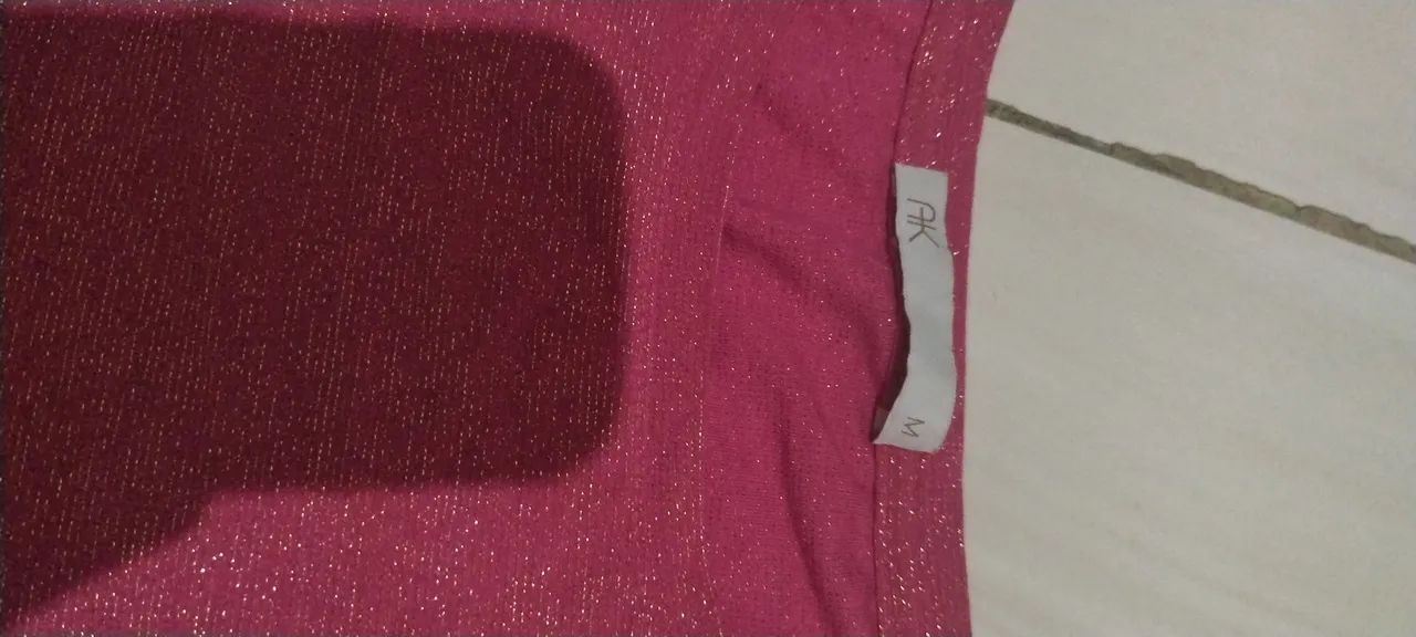 Blusa de manga comprida rosa com glitter marca:MK tamanho M - Foto 4