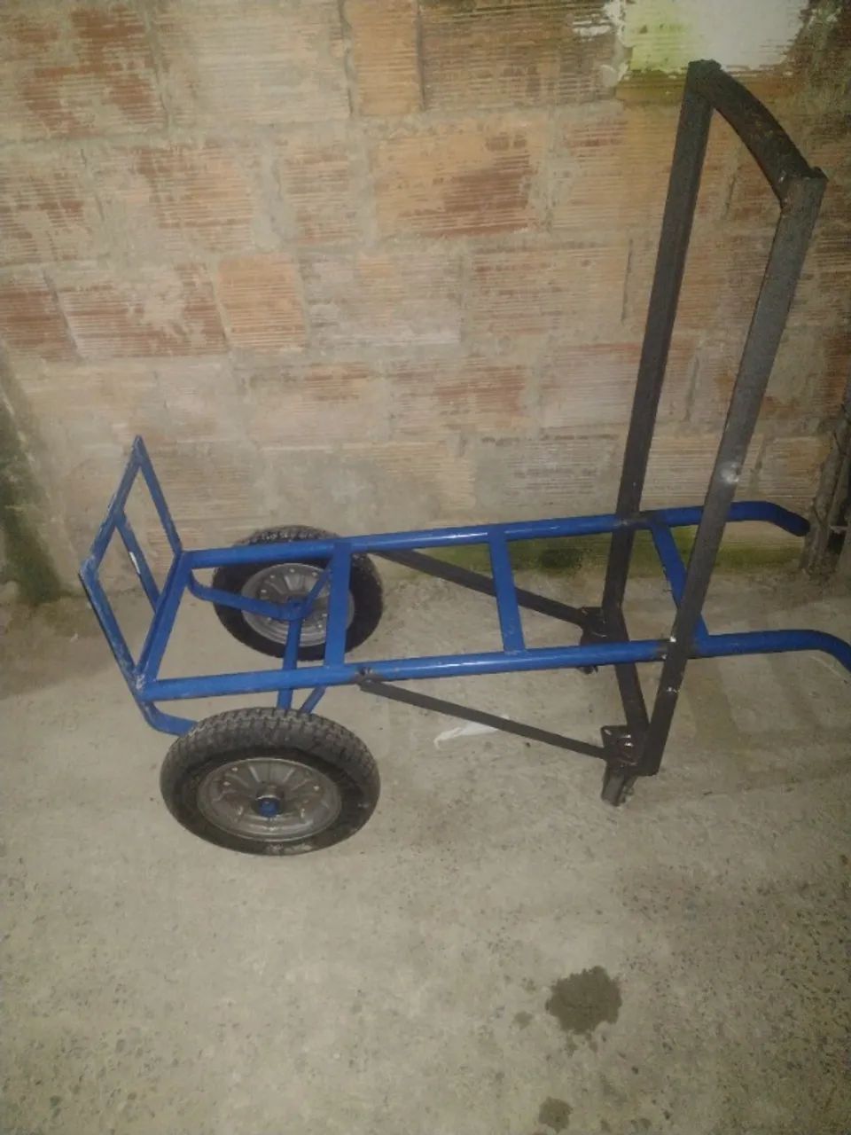 Vende se este carrinho com 4 roda pra ambulante 