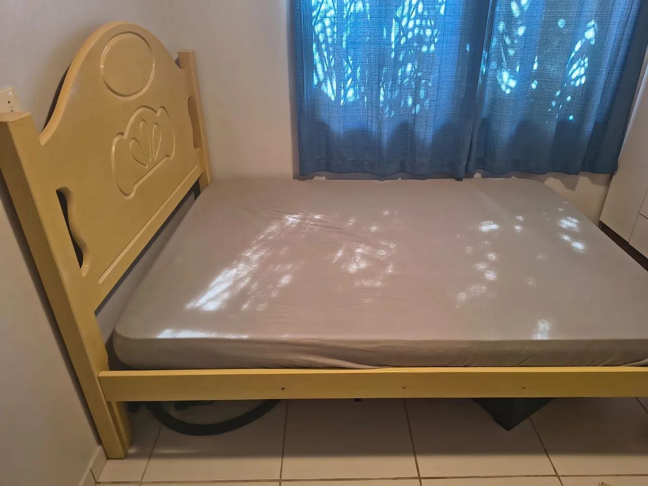 Cama casal com colchão 