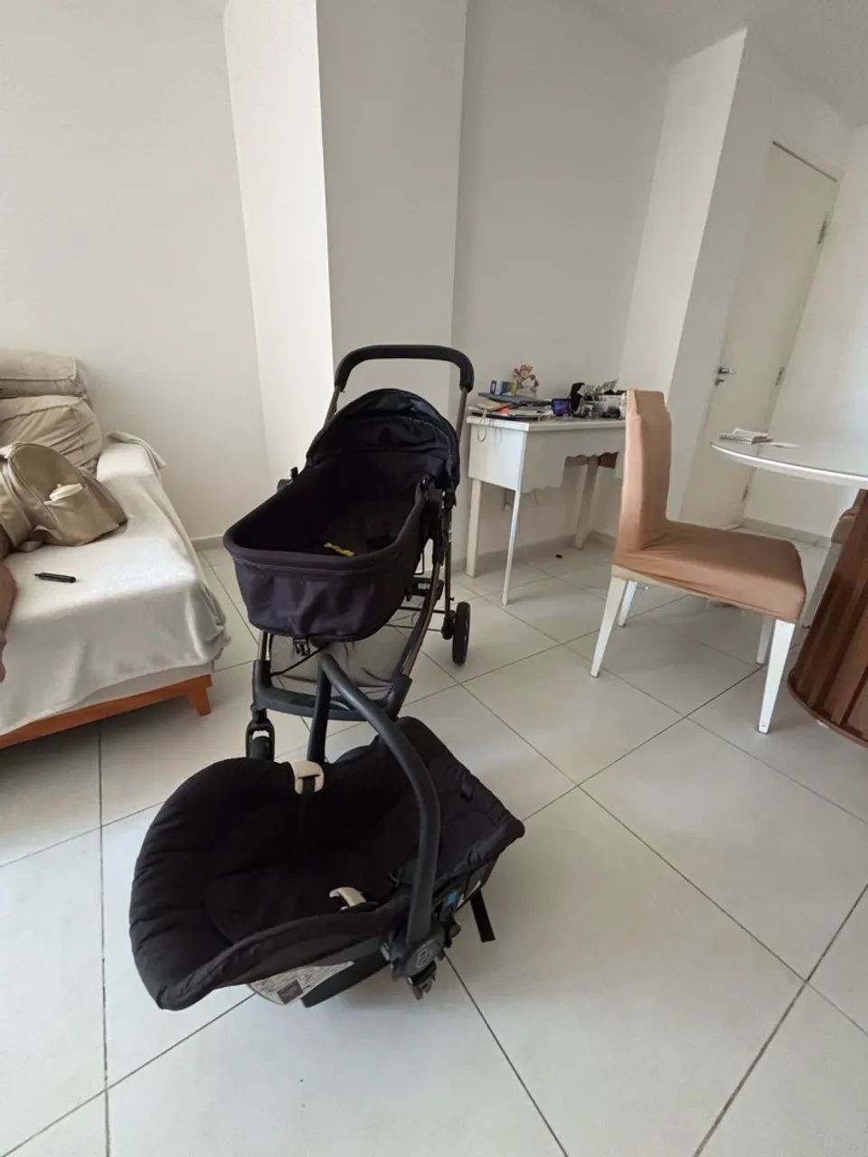 Carrinho + bebê conforto