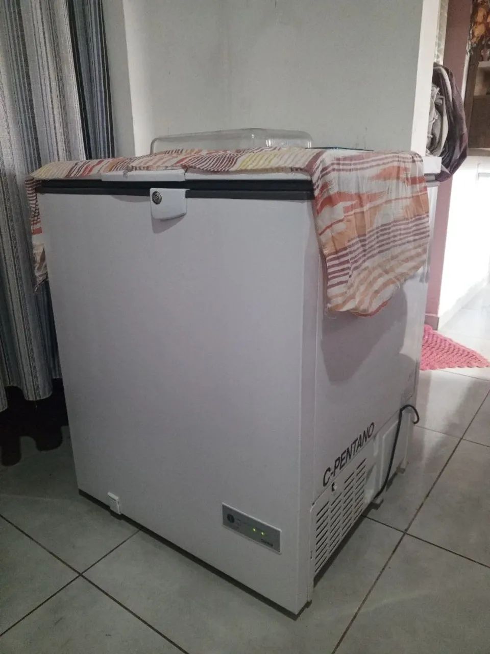 Vende -se essa freezer.