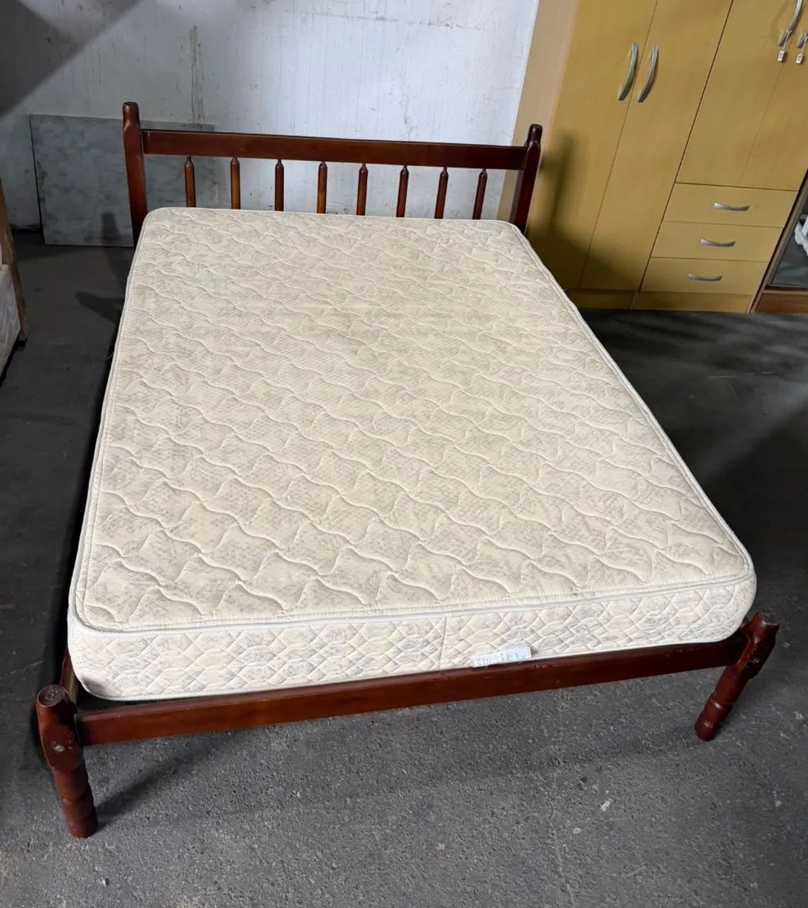 Vendo Cama De Madeira Com Colchão!!  - Foto 3