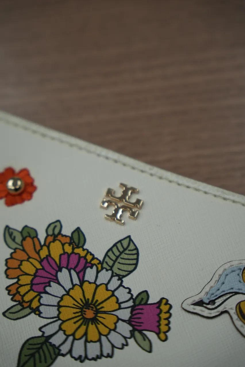 Carteira Tory Burch Emerson Appliqué Snap Continental - Foto 4