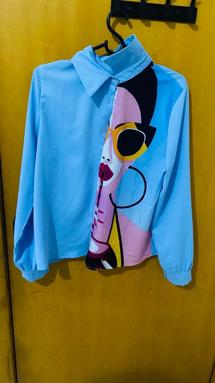Blusa azul estampada