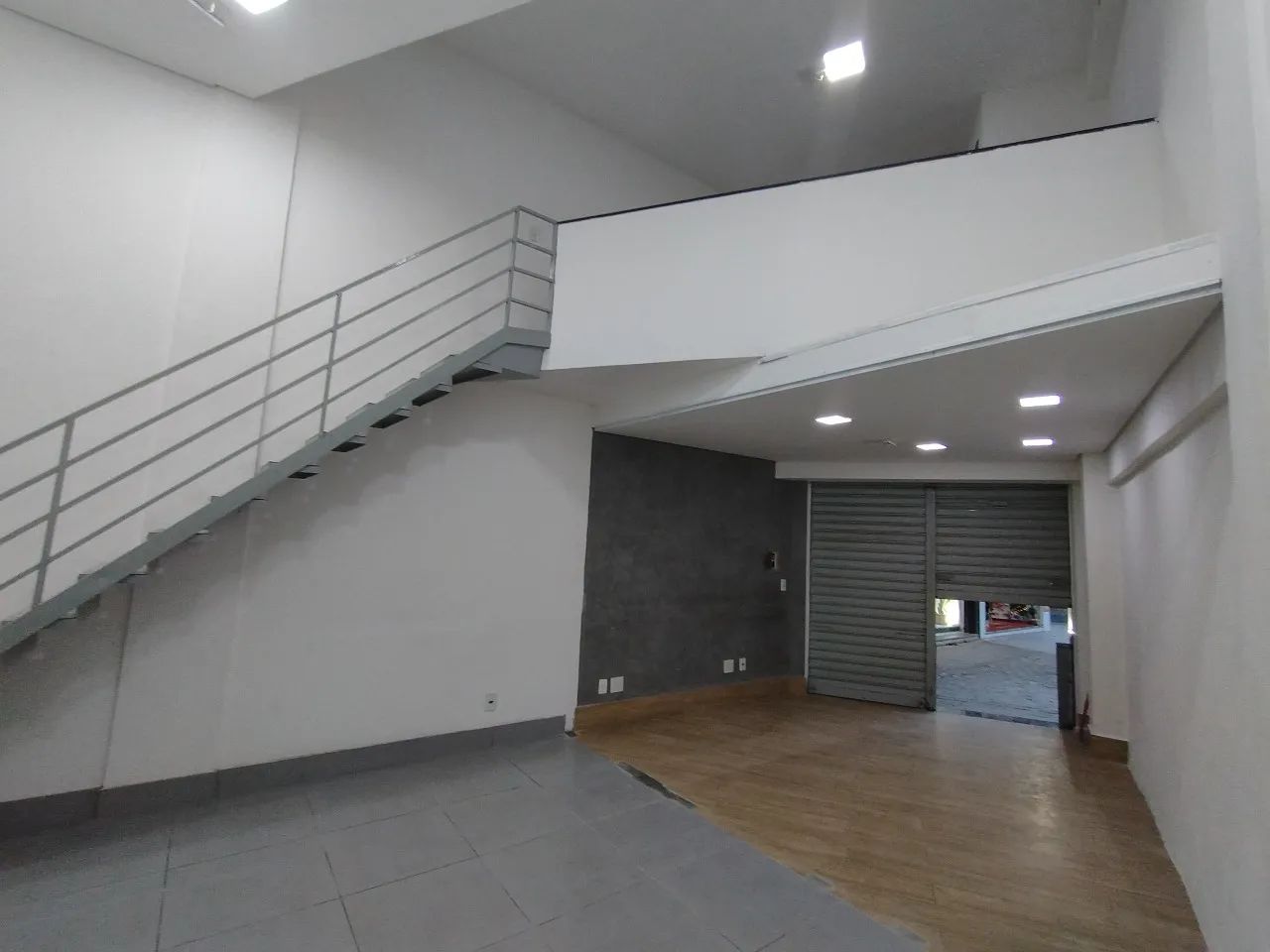 LOJA NO SANTA MONICA COM 40m2.