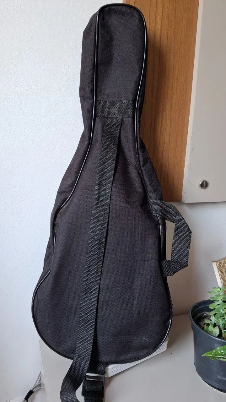 Vendo Ukulele com capa, afinador e palheta - Foto 3