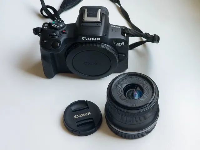 Canon R50 com lente RF-S 18-45mm F4.5-6.3