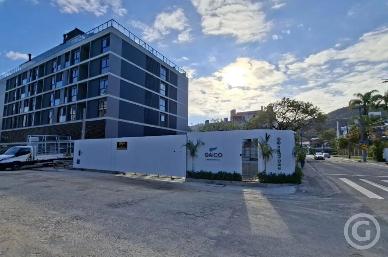 Loja com mezanino e deck em Jurerê, Florianópolis - Foto 4