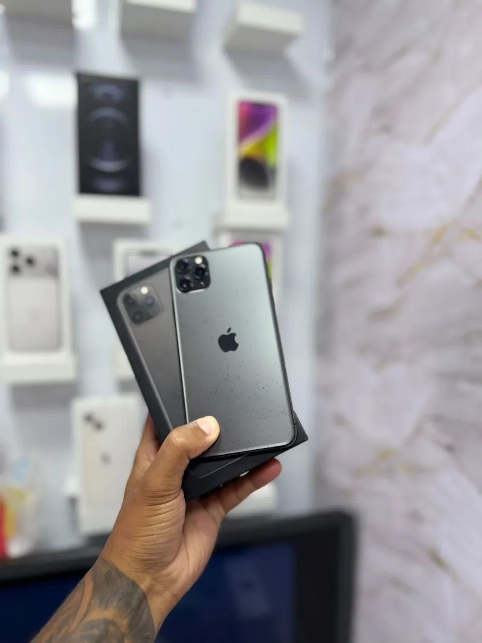 IPHONE 11 PRO MAX 64GB<br>R$ 1.650,00 - Foto 2