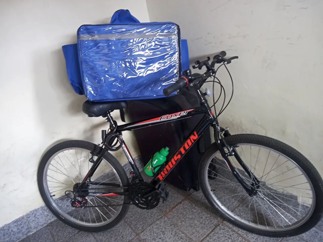 BIKE (BICICLETA COM MARCHA E BAG MOTOBOY E TELEMOVEL PARA CELULAR E CADEADO COM CHAVE)