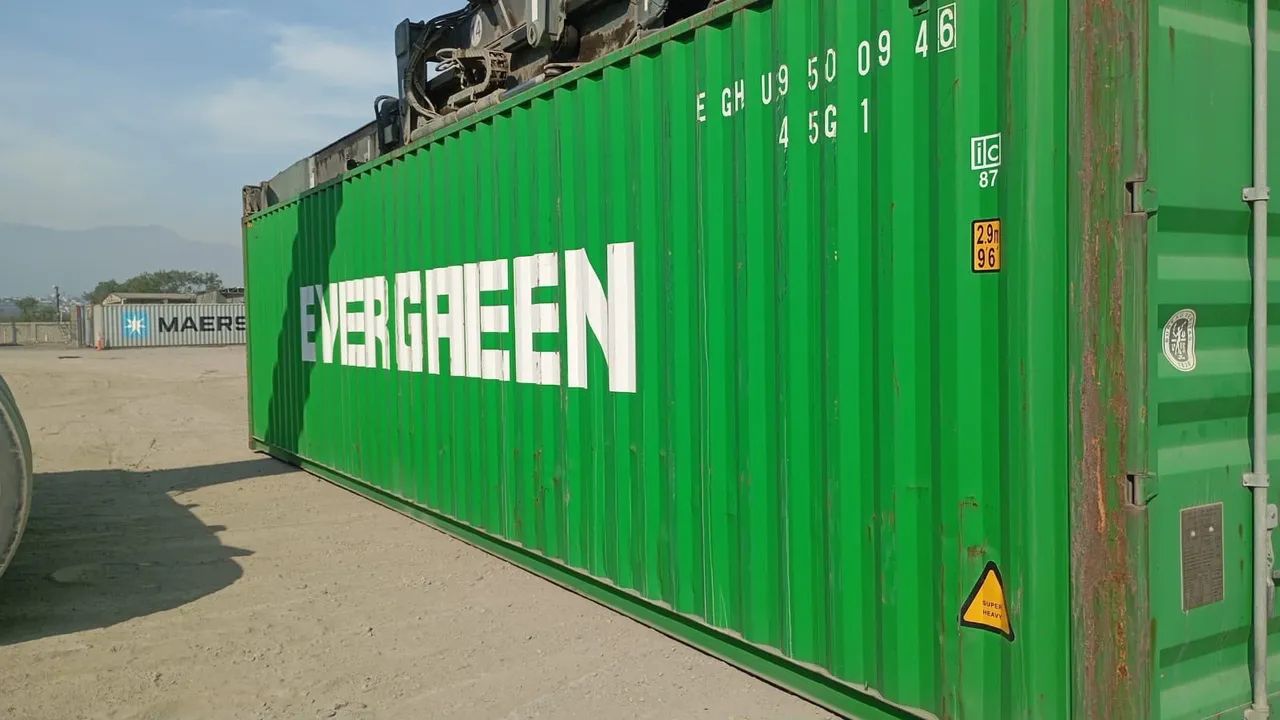 Container em bom estado de uso