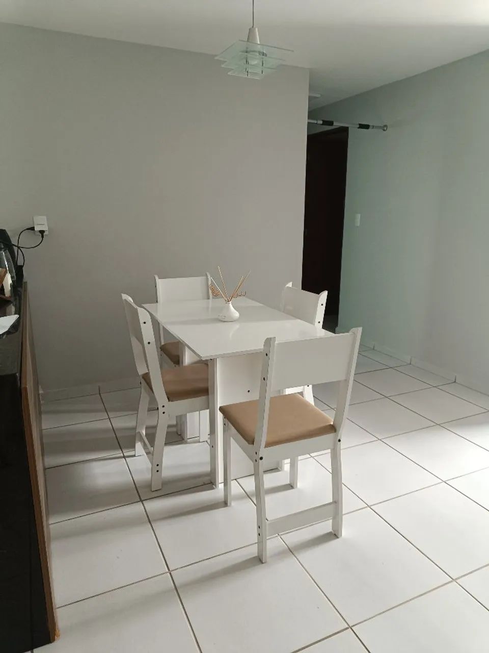 Mesa com 4 cadeiras