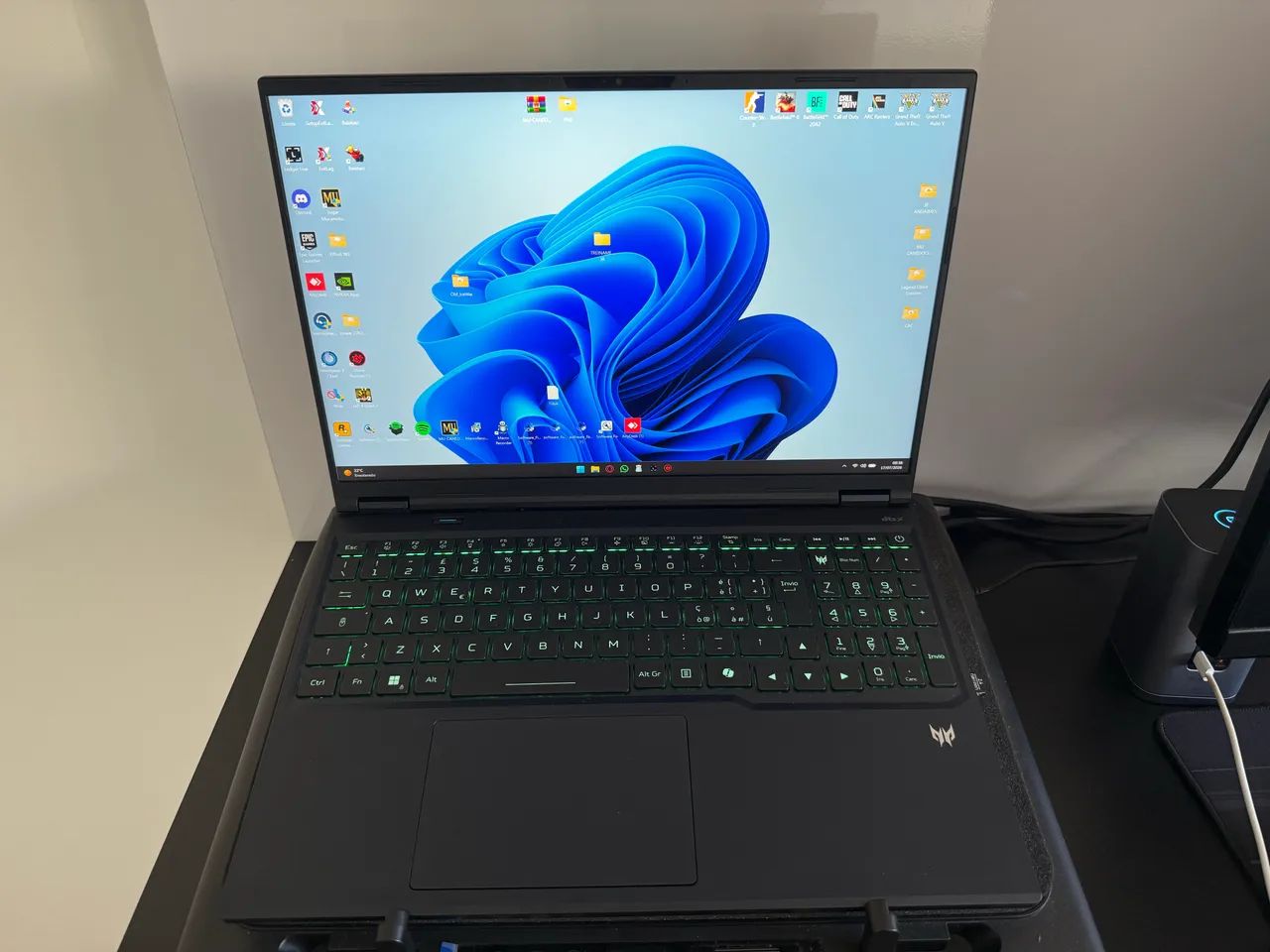 Acer Predator 16 AL - Foto 2