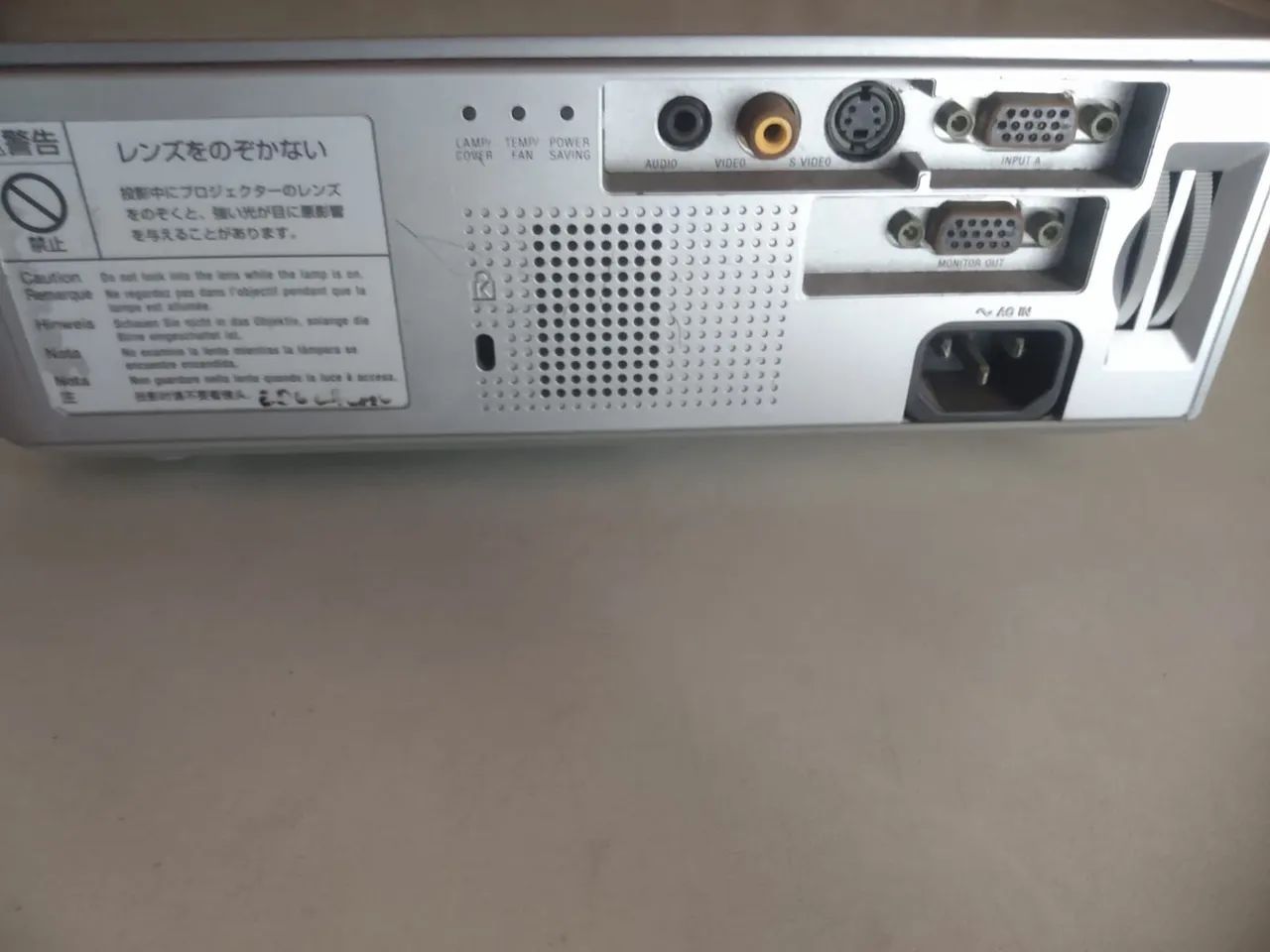 Projetor Sony <br>Ligando porém com defeito R$220,00 + frete