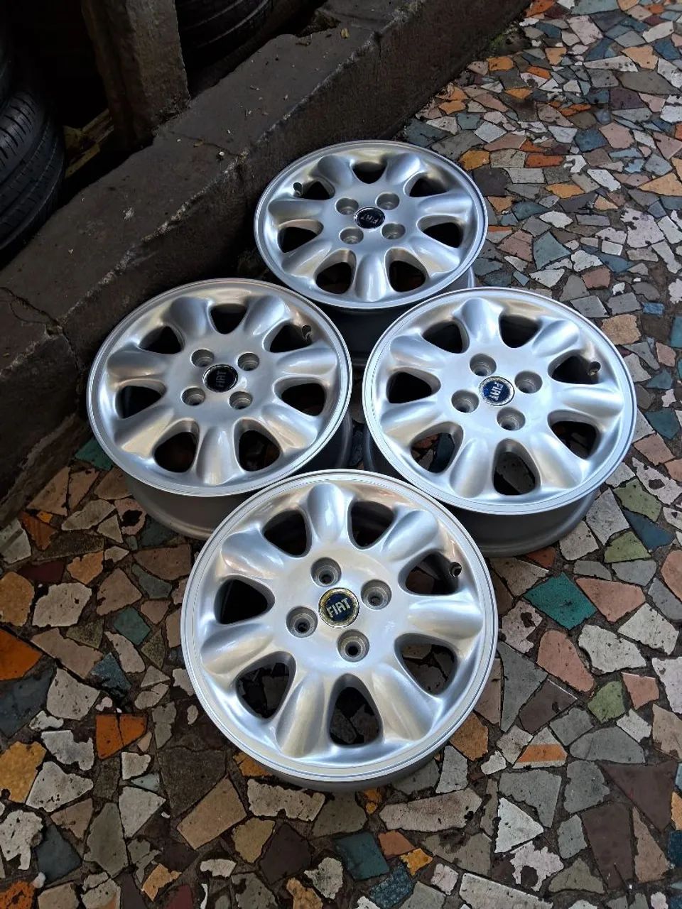 Jogo de rodas de liga leve aro 14/4 furos originais Fiat Siena e outros  - Foto 8