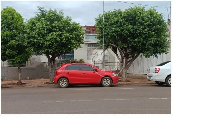IMÓVEL COMERCIAL AMPLO E BEM LOCALIZADO