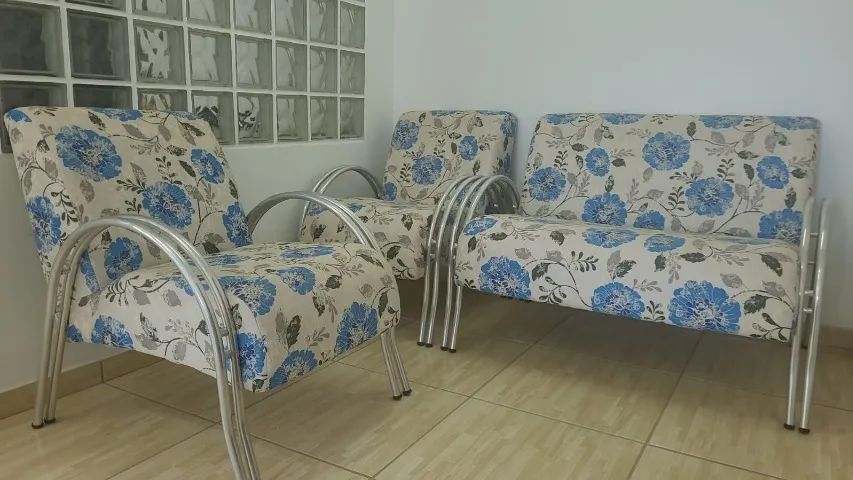 Jogo de poltrona, mesa e compressor